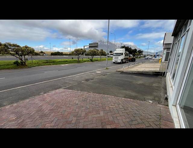 BUSINESS PROPERTY TO RENT IN PAARDEN EILAND